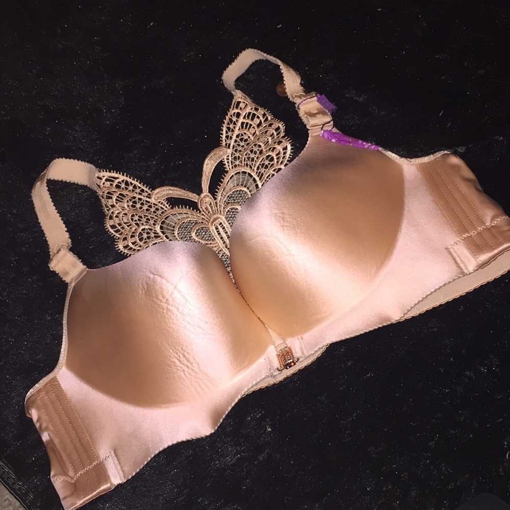 44D Bra W/ Butterfly Straps
